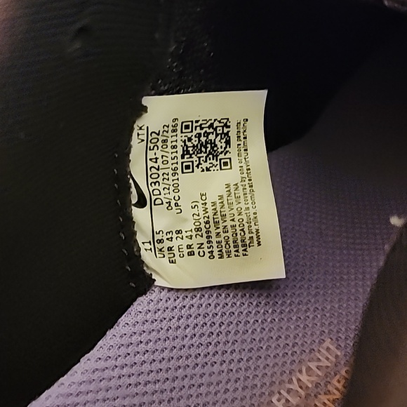 Womens Nike Shoes - Picture 3 of 5